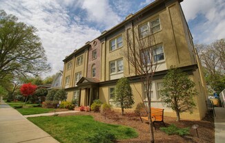 916 W TRINITY