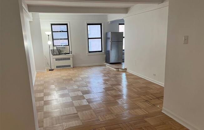 123 E 37 ST