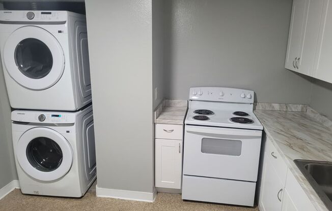 3 beds, 1 bath, 890 sqft, $1,700, Unit 505 H2