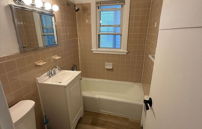 Studio, 1 bath, 420 sqft, $1,850, Unit 90 Win #03