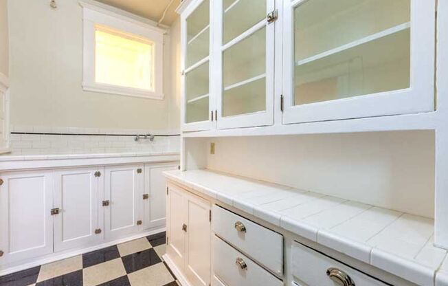 1 bed, 1 bath, 680 sqft, $1,675, Unit 25