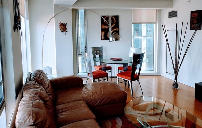 1 bed, 1 bath, 867 sqft, $3,600, Unit 423