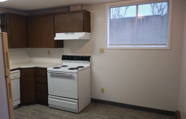 2 beds, 1 bath, $995, Unit #6