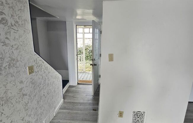4 beds, 1.5 baths, $2,640, Unit 117