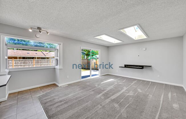 3 Beds 2 Baths Single-family Home is available for Rent!