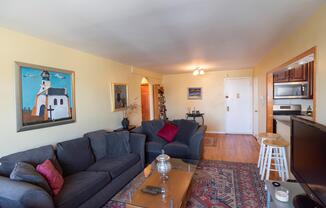 2 beds, 1 bath, $3,100, Unit D22