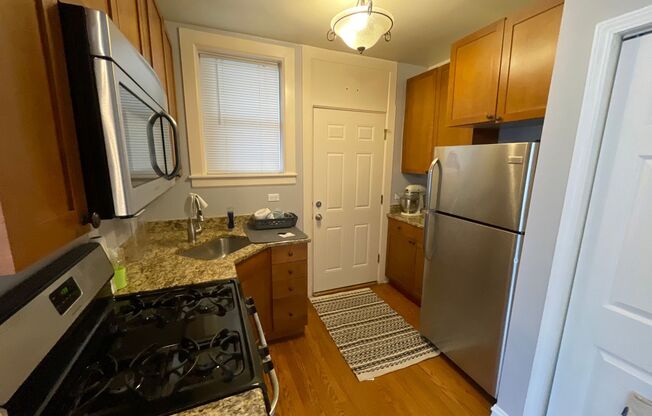 Spacious 1-bed 1-bath - Living/Dinning Room - Heat Included - West Ridge