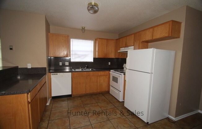 3 beds, 2 baths, $875