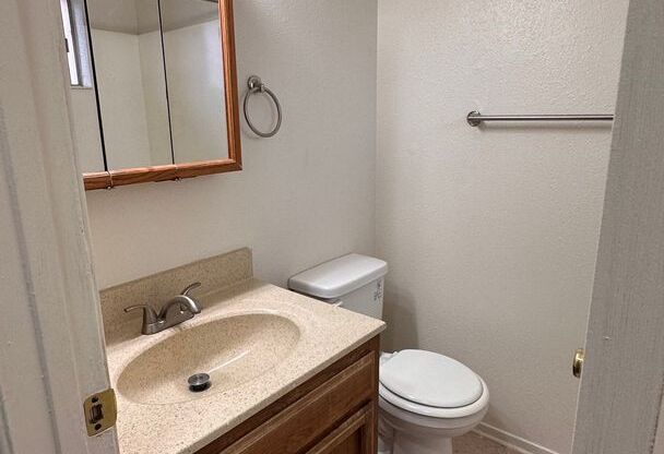 Studio, 1 bath, 450 sqft, $1,110, Unit 182
