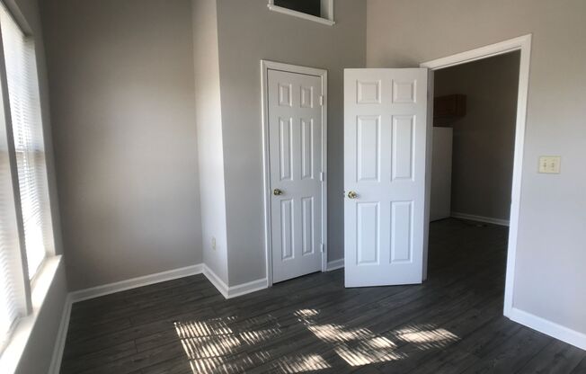 2 beds, 1 bath, 1,222 sqft, $1,695, Unit B