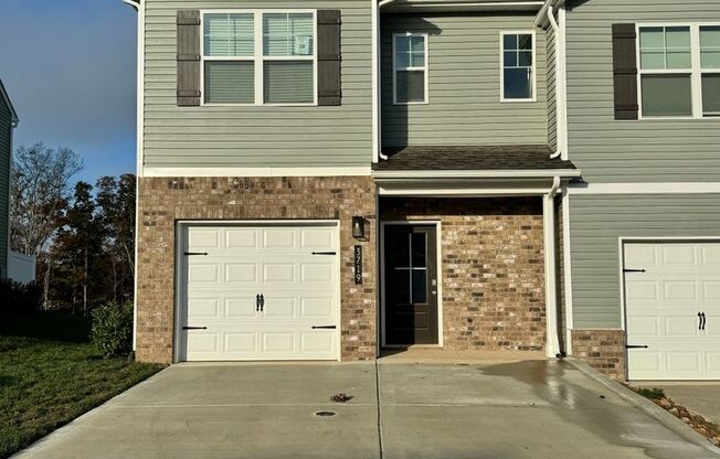 3 Bedroom 2.5 Bath Townhome in Kodak Exit 407