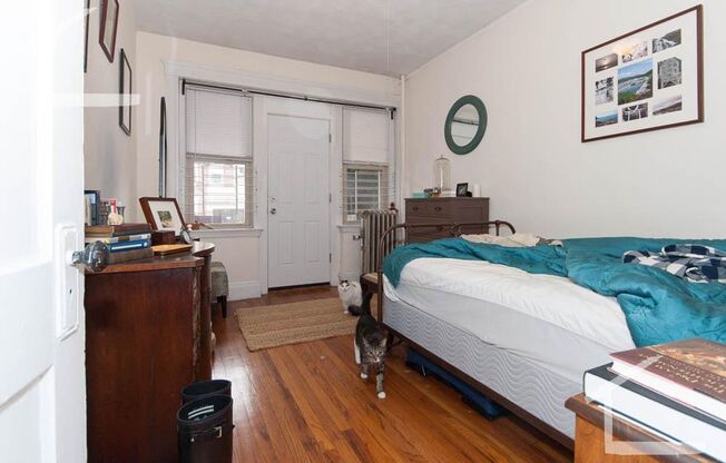 2 beds, 1 bath, $2,900, Unit 7B