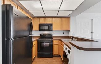 ONE BEDROOM ONE BATHROOM! WATERFRONT COMMUNITY!! W/D!