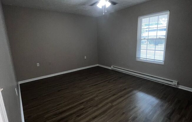 2 beds, 1 bath, 870 sqft, $925, Unit 350 A01