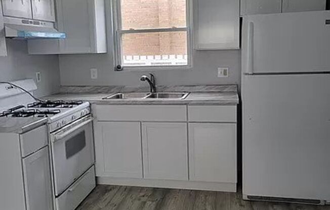 2 beds, 1.5 baths, 1,175 sqft, $975, Unit B-4