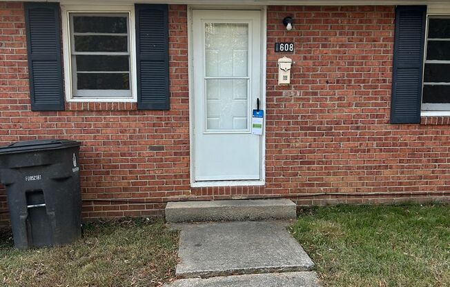 2 beds, 1 bath, $925