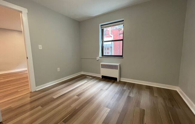 1 bed, 1 bath, 420 sqft, $1,549, Unit 5326 Fifth Ave. #17