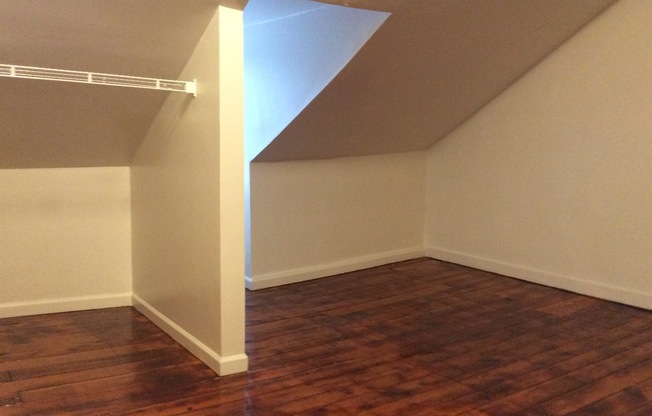 West End of Town! Close to transportation, parks, and many amenities!