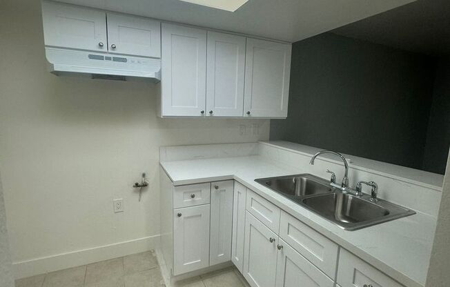 2 beds, 2 baths, 845 sqft, $2,650, Unit 6