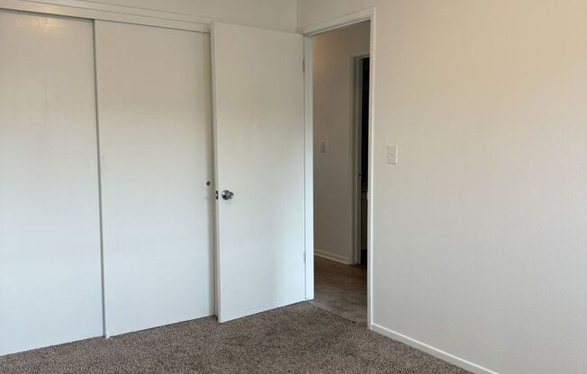 2 beds, 1 bath, $1,175, Unit 745 W Santa Fe Ave