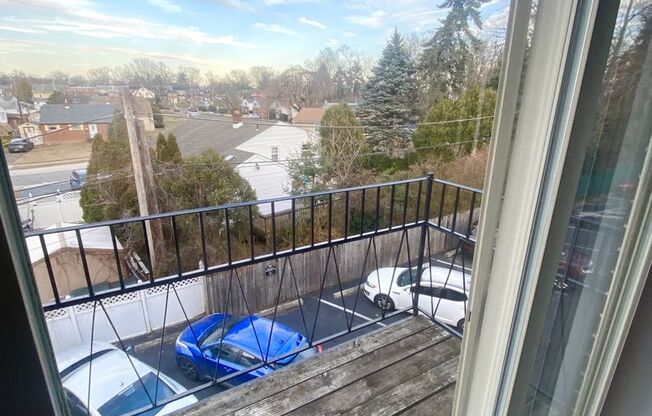 1 bed, 1 bath, 700 sqft, $1,350, Unit B310