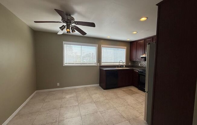 Cozy 2 bedroom, 2 bathroom town home in Woodbridge Irvine!