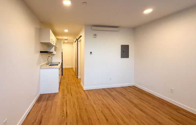 1 bed, 1 bath, 337 sqft, $1,695, Unit 206