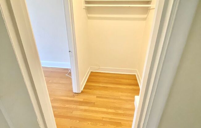 Studio, 1 bath, 325 sqft, $1,250, Unit 307