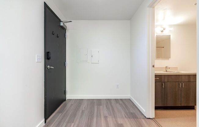 1 bed, 1 bath, 650 sqft, $1,949, Unit 705