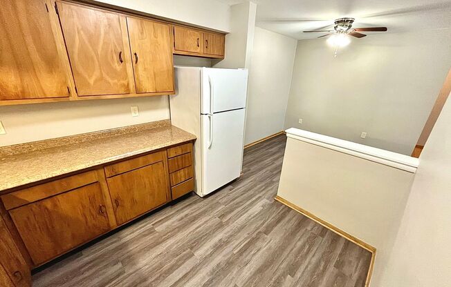 2 beds, 1 bath, $929, Unit 3413-4