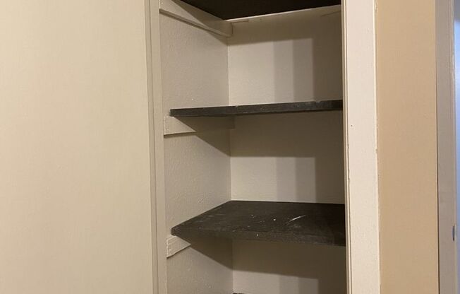1 bed, 1 bath, 850 sqft, $990, Unit 4-412