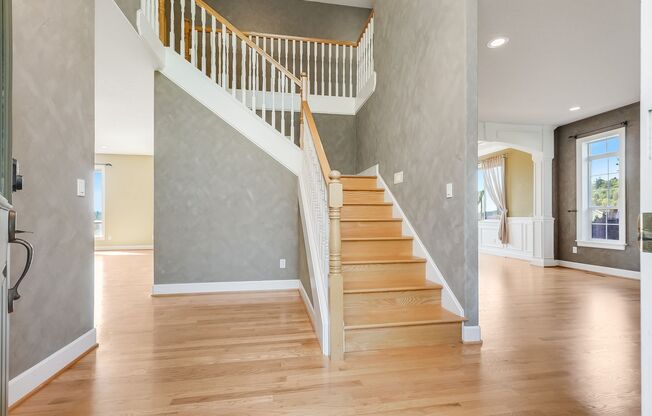 Beautiful 4 Bed, 2.5 Bath Rental Home in Pleasant Valley neighborhood!