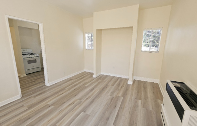 342 1/2 DOUGLAS ST