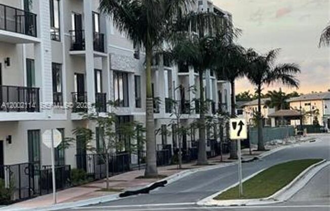 8265 NW 41st St # C-204, Doral, FL 33166-6284