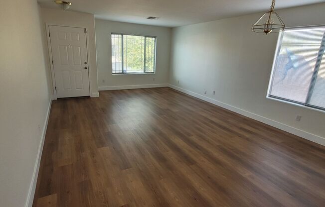 13109 W Clarendon