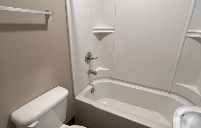 Studio, 1 bath, $645, Unit Apt 4