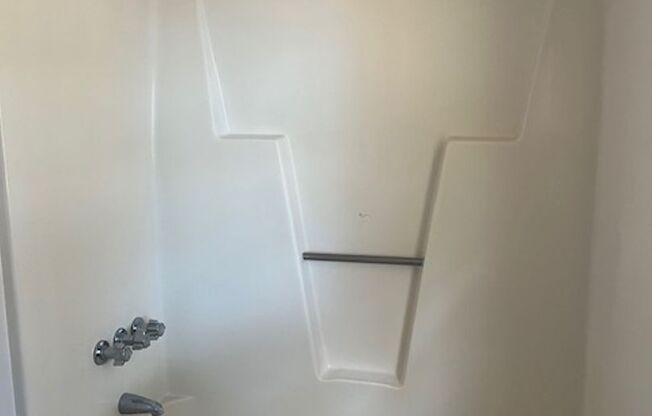 1 bed, 1 bath, 640 sqft, $980, Unit 175K