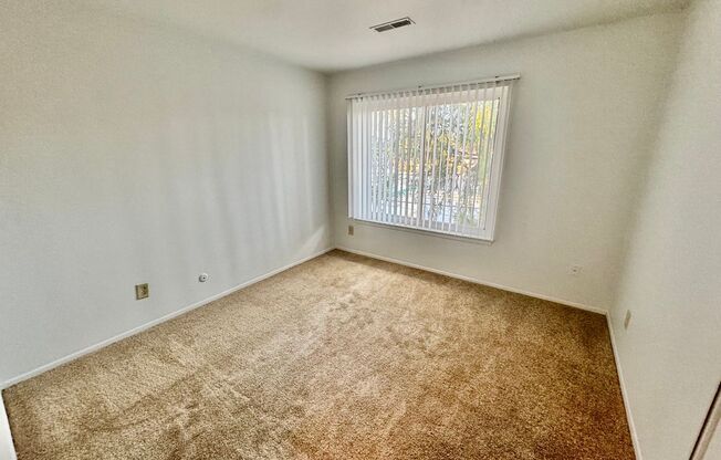 2 beds, 1 bath, 1,000 sqft, $1,295, Unit 615 Flint Rd. #5