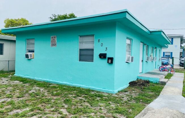 Affordable Downtown WPB 2/1 without the Downtown Price Steps Away From it ALL!! $995 Sec Dep special w/ app credit!
