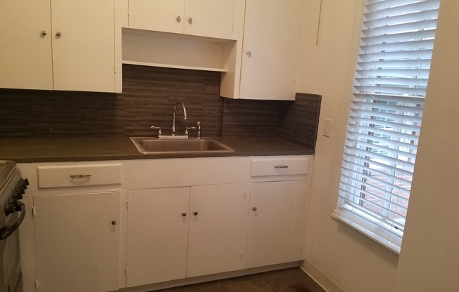 1 bed, 1 bath, 686 sqft, $1,525, Unit 38