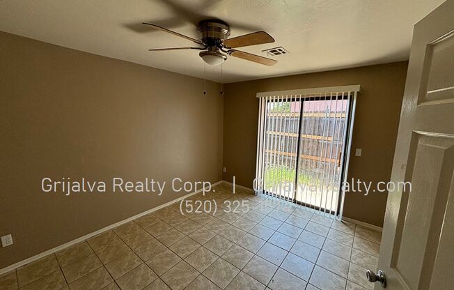 3 beds, 2 baths, 1,000 sqft, $1,295, Unit 04