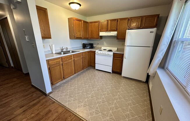 1 bed, 1 bath, $750, Unit B-1