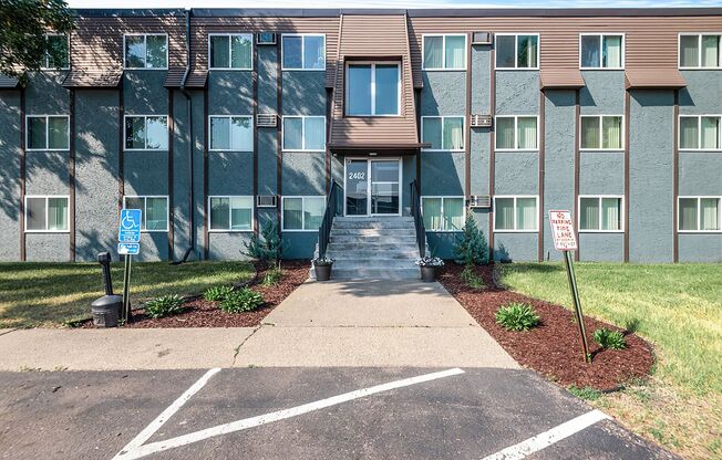 2 beds, 1 bath, 864 sqft, $1,395, Unit 309 - 2402