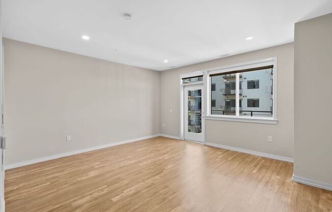Studio, 1 bath, 548 sqft, $1,910, Unit 706