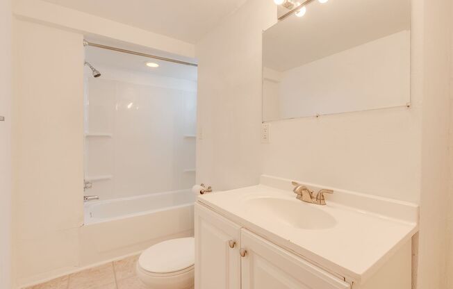 3 beds, 1.5 baths, $1,600, Unit Mt Washington