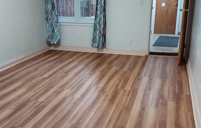 1 bed, 1 bath, 700 sqft, $2,100