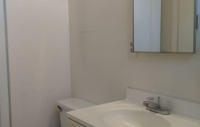 2 beds, 1 bath, $1,600