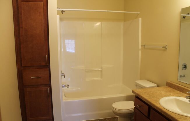 2 beds, 2 baths, 966 sqft, $1,255, Unit 5160-302