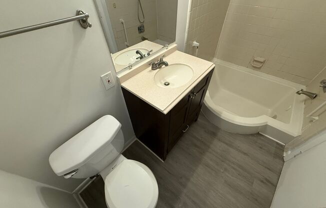 2 beds, 1.5 baths, $1,400, Unit UNIT D