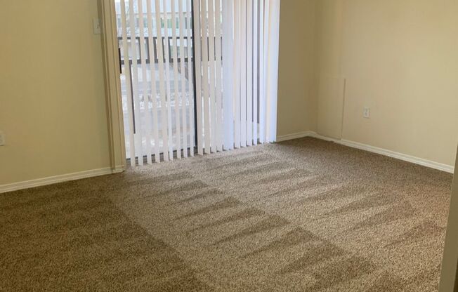 1 bed, 1 bath, 635 sqft, $1,050, Unit 11201 Lomas NE - 16